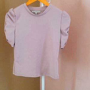 Lilac blouse, puff sleeve 95% Polyester/5% Spandex